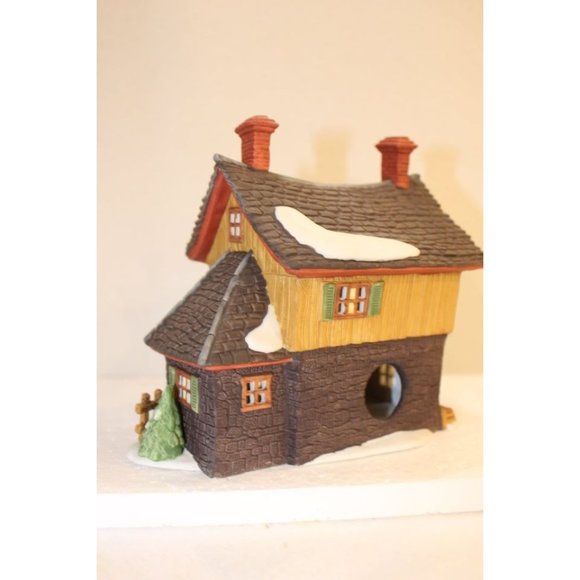 Dept 56 New England Sleepy Hollow - Icabod Crane's Cottage - Picture 3 of 7
